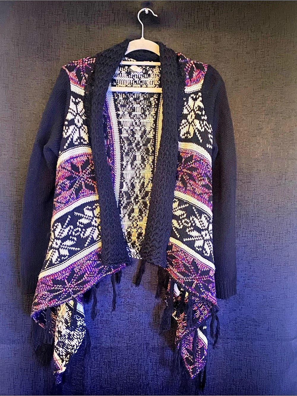 Roots - Women's Geometric Knit Fringe Cardigan in Black, Pink, & White size smal